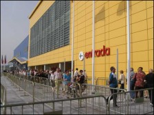 Fila para entrar en Ikea