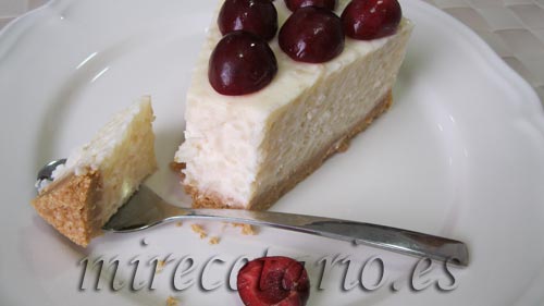 Tarta de arroz con leche y cerezas