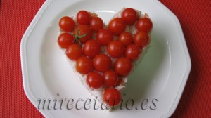 Nuestro corazón de pastel de merluza en el plato.