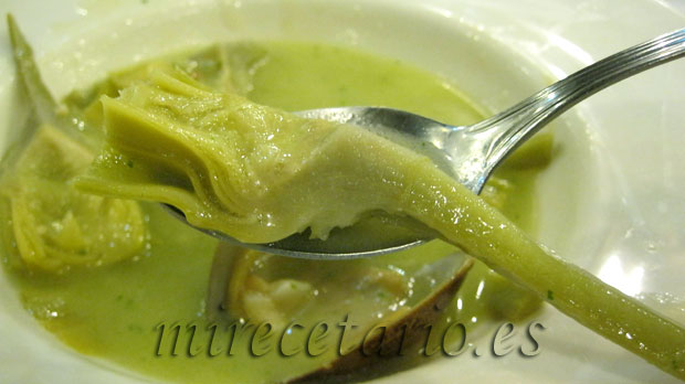 Guiso Marinero de Alcachofas con Almejas y Almendra Tostada. Guiso Marinero de Alcachofas con Almejas y Almendra Tostada.
