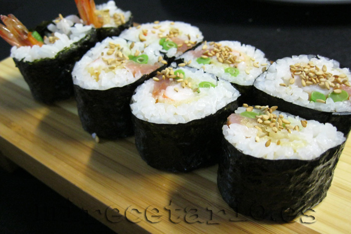 Maki Sushi de gamba en tempura con judias chinas y salmón ahumado