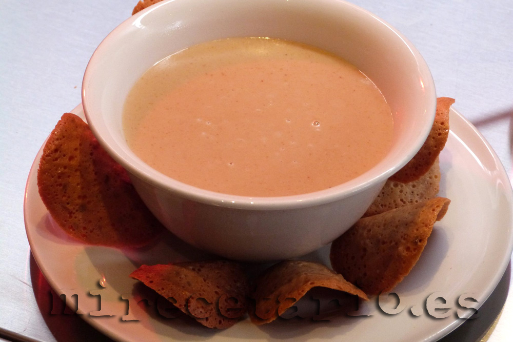 Fondue de turrón blando con tejas de almendra de Tolosa