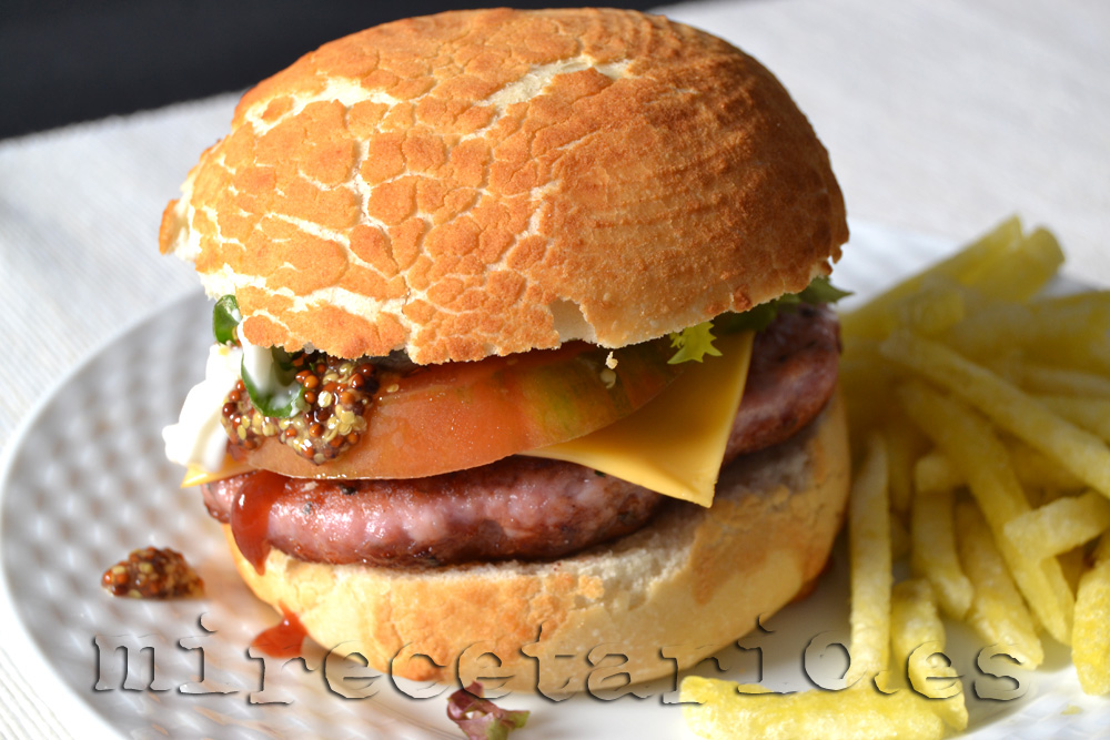 Hamburguesa con pan tigre, está que ruge... Hamburguesa con pan tigre, está que ruge...