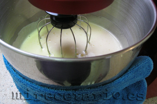 Máquina amasadora abrigada con paño caliente. Máquina amasadora abrigada con paño caliente.
