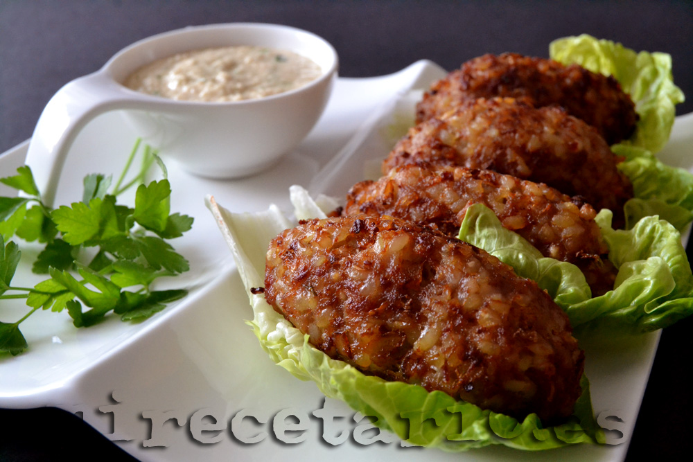 Kibbeh con salsa de tahini
