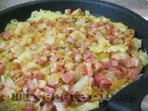 Poner una base de patata y el relleno