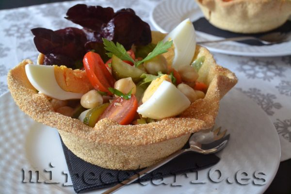 Cuenco de ensalada de garbanzos