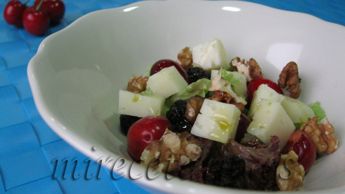 Ensalada de queso tronchón con vinagreta a la miel