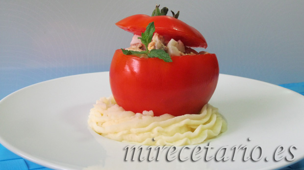 Tomates rellenos de atún