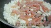 El sofrito de cebolla y gambas.