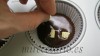 Trocitos e chocolate blanco para rematar la faena.