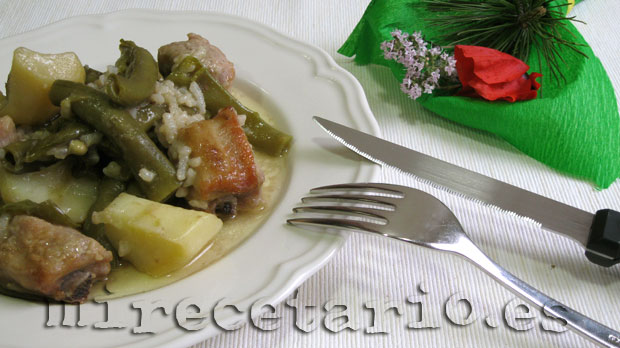 Habas guisadas con vaina y costilla de cerdo