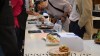Barbacil examinando las tapas a concurso