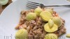 El relleno, gambas, atún y las yemas de huevo