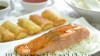 Salmón en salsa Teriyaki con arroz japonés y rollitos de primavera