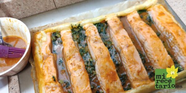 El huevo batido con pesto rojo